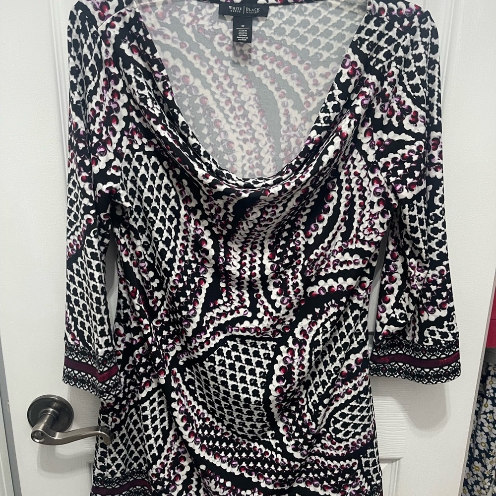 White House Black Market Fitted Graphic Blouse with Cuffed 3/4 Sleeves - Picture 2 of 11
